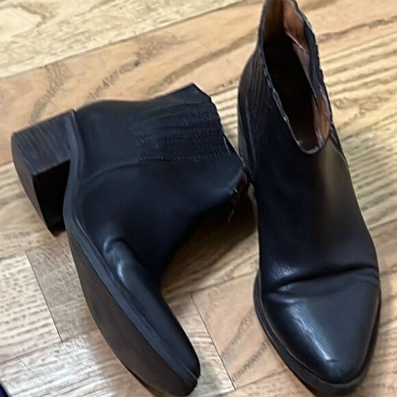 MADEWELL DISTRESSED LEATHER ANKLE BOOTIE SIZE 8 - Picture 2 of 6